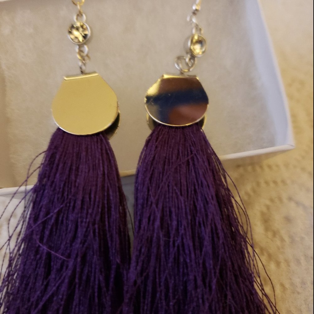 Looped Earring - Picture 3 of 10
